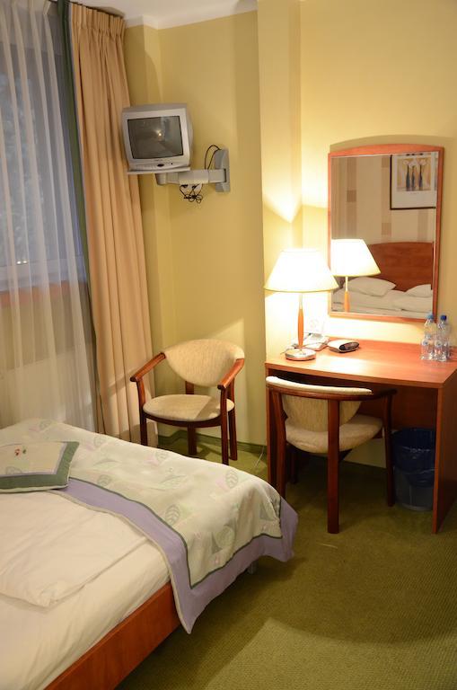 Agat Hotel Lodz  Ngoại thất bức ảnh